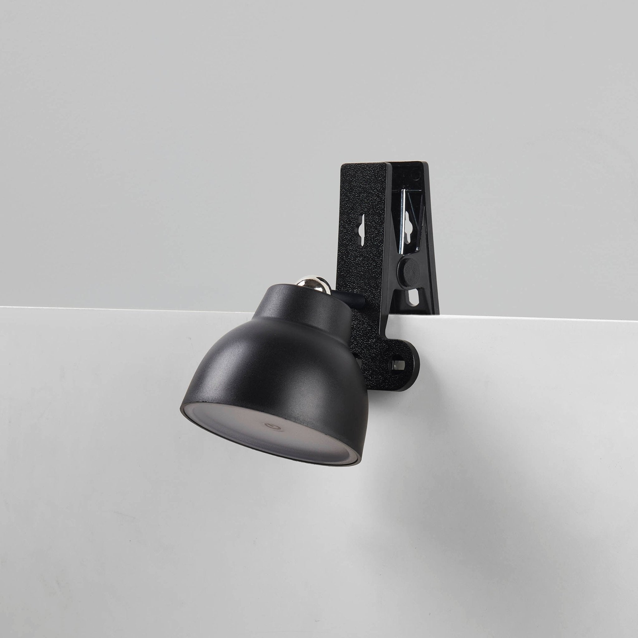 Lampe LED rechargeable étanche 4 en 1 Atticus - Noire