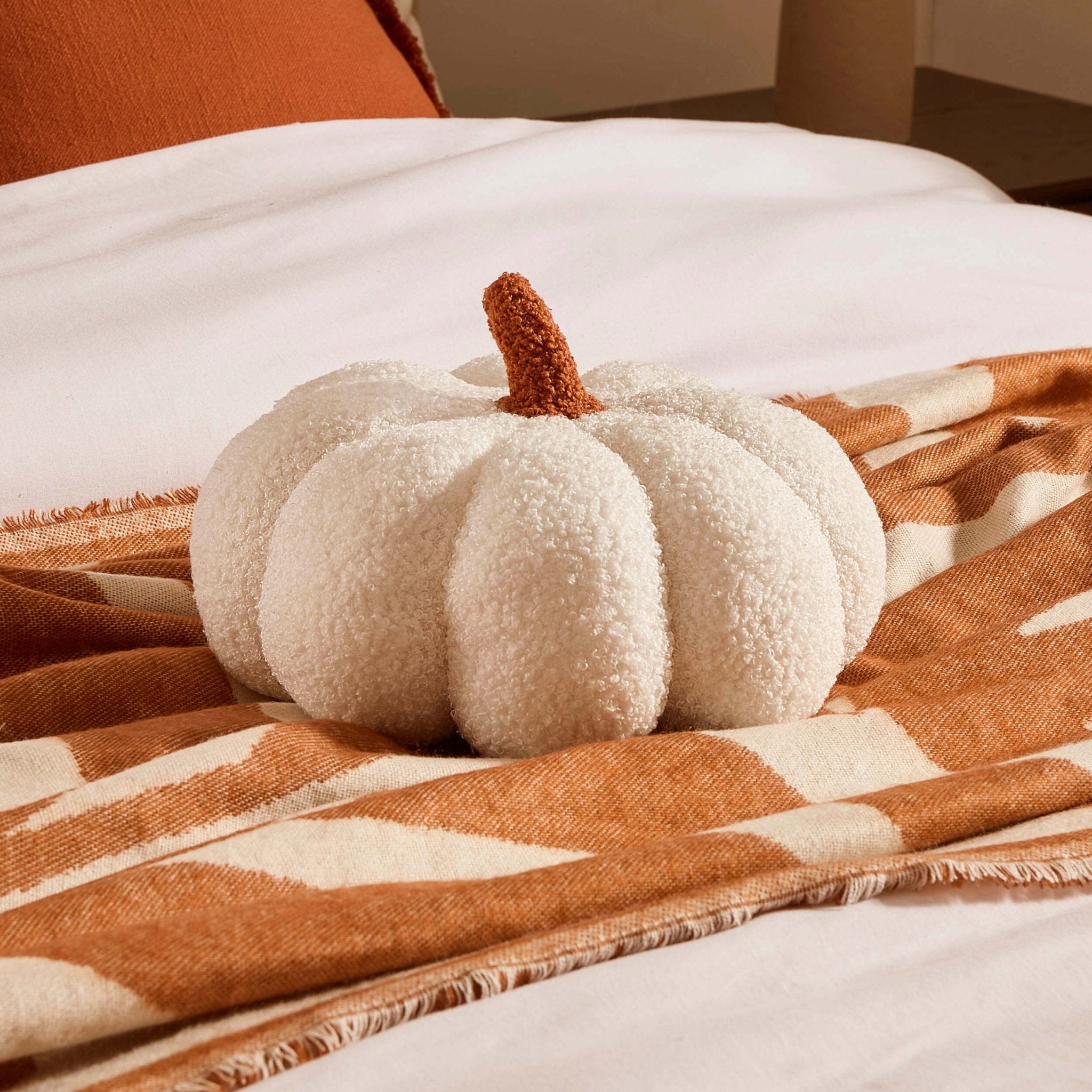 Coussin citrouille bouclé - Blanc cassé