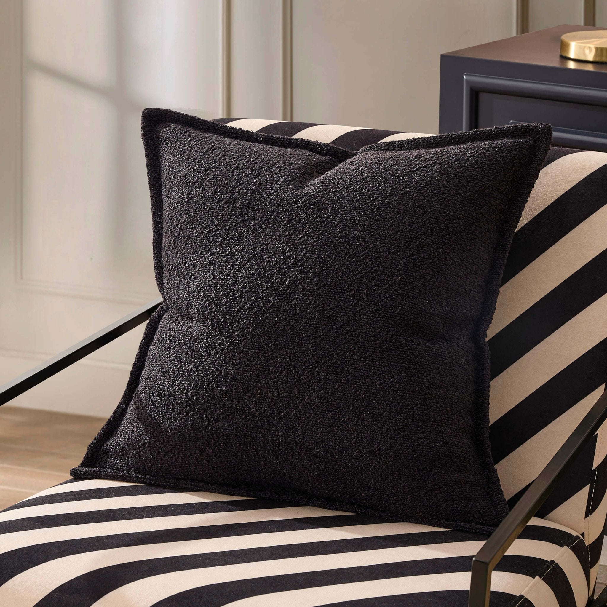 Housse de coussin bouclée pour canapé - Noire