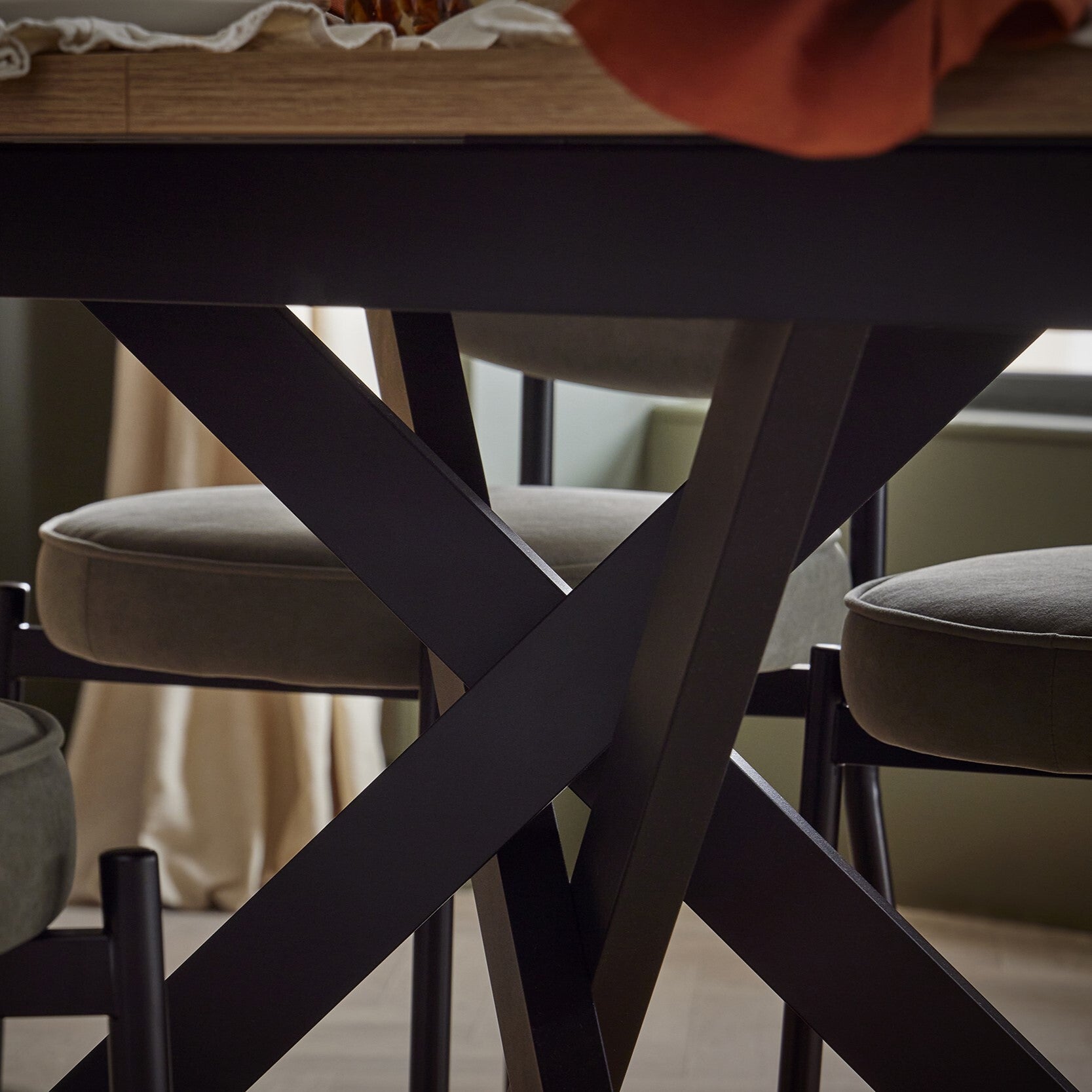 Table de salle à manger rectangulaire extensible Brooke, 6 à 10 couverts - Bois/Noir