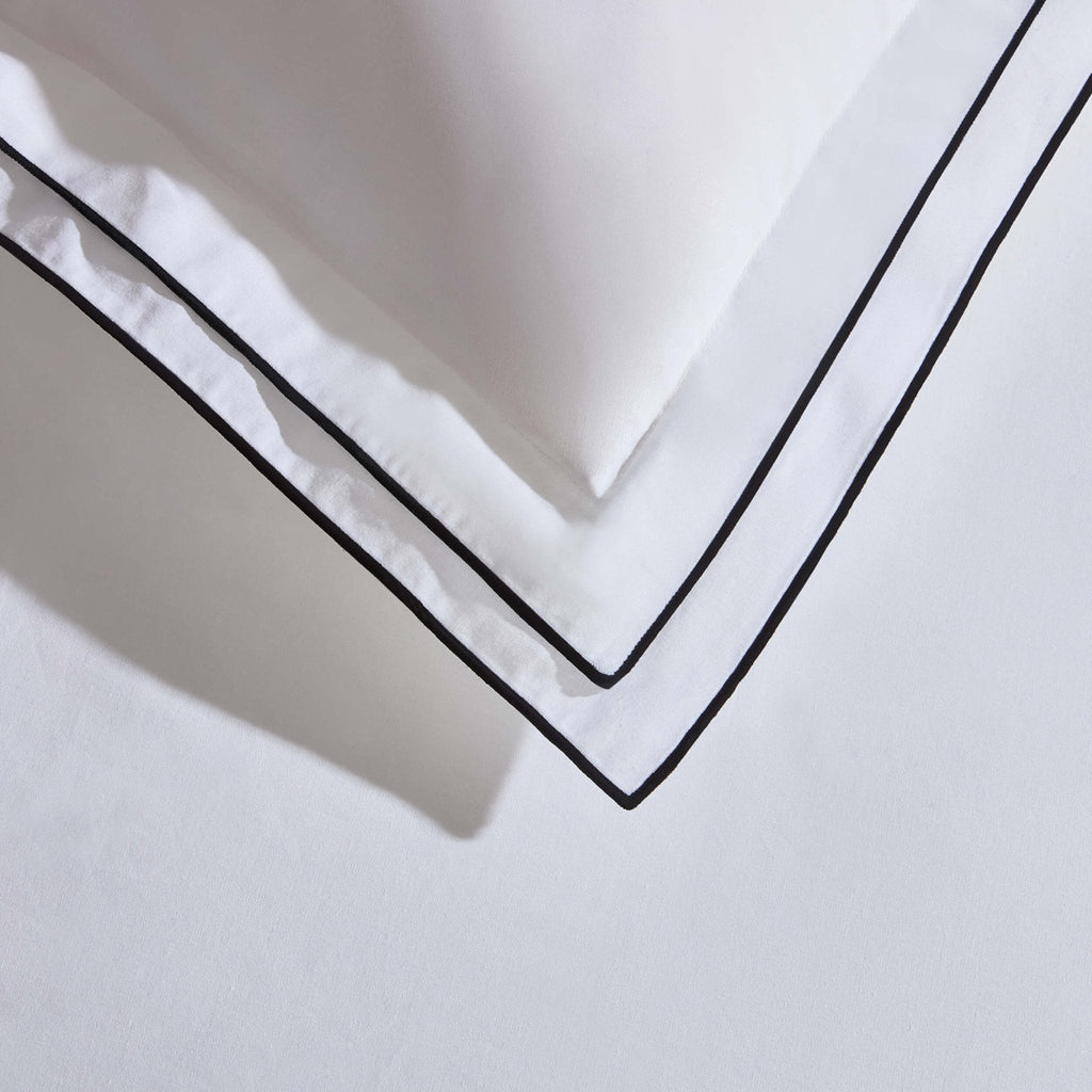 Housse de couette Alessia 300 fils/cm² avec bordure brodée - Blanc/Noir