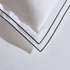 Housse de couette Alessia 300 fils/cm² avec bordure brodée - Blanc/Noir